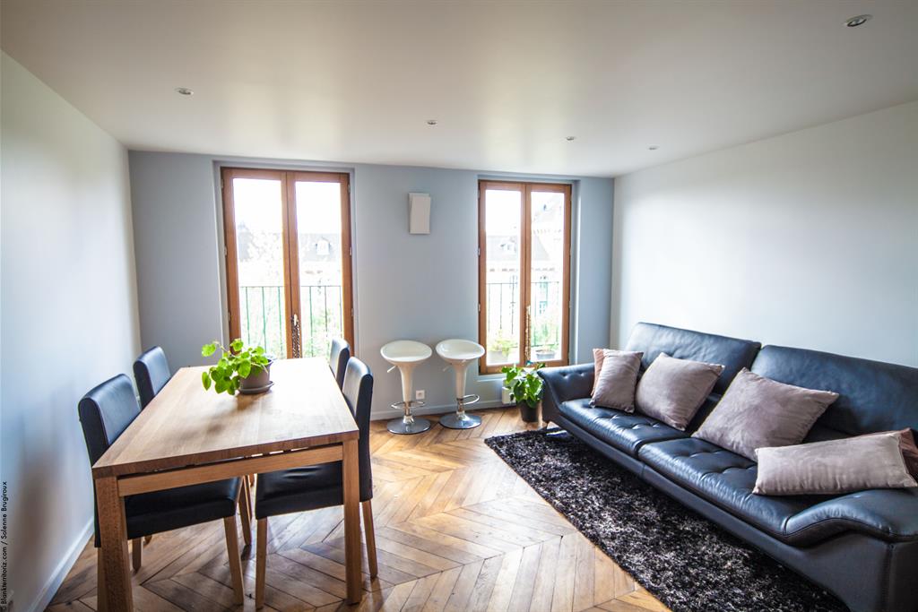 Vue du Salon et de son balcon exposé plein sud