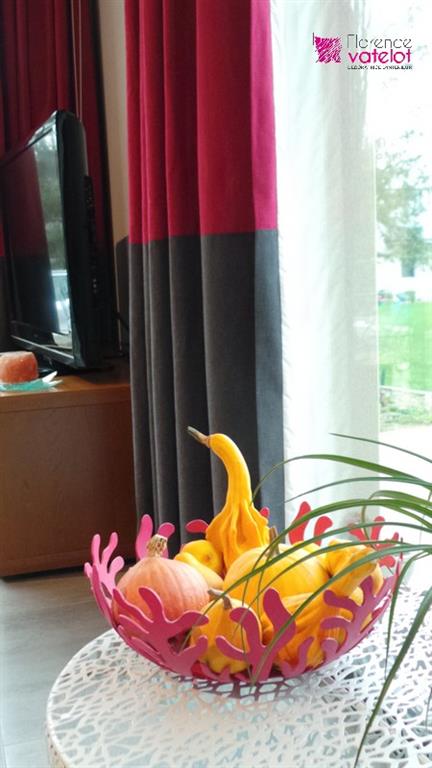 Décoration du salon avec création d'un rideau bicolore