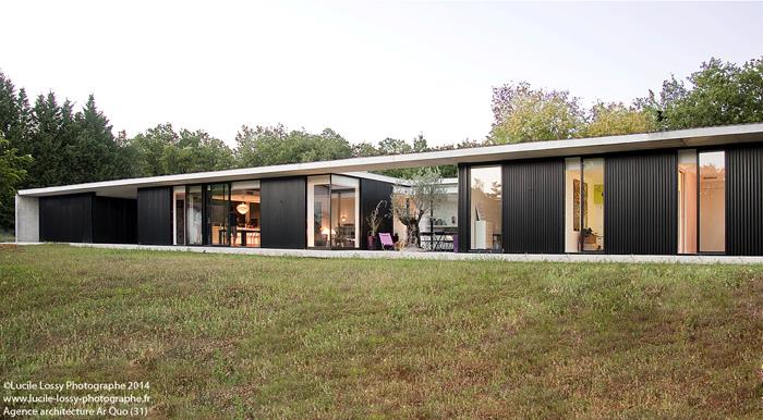 Maison contemporaine dans la forêt