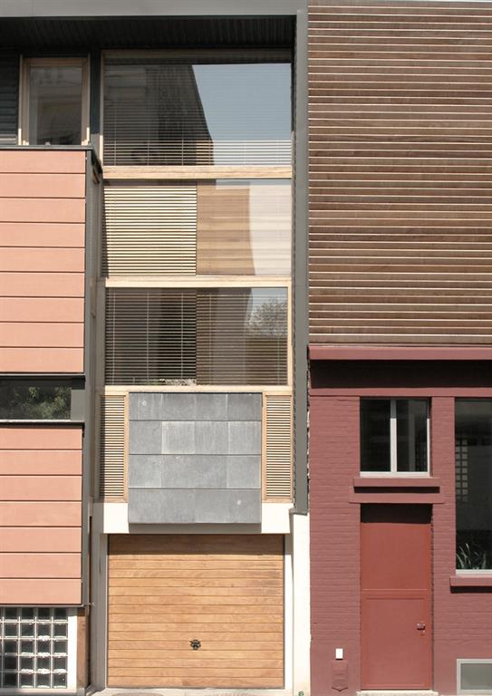 Façade d'un particulier et d'une agence d'architecture 