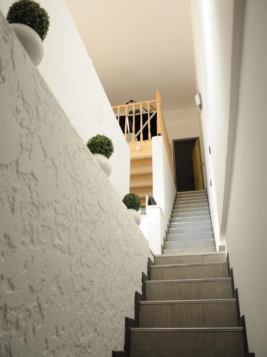 LE 16 - MONTÉE D'ESCALIER