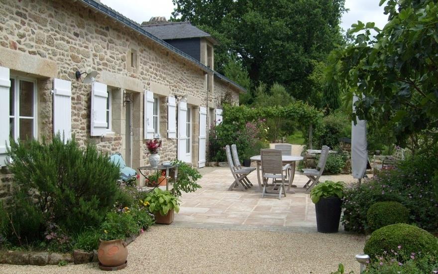 Terrasse et accès à la maison