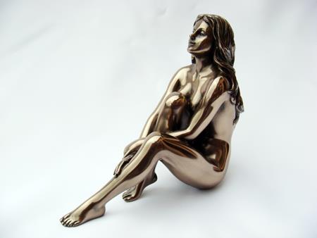 Nu artistique assise