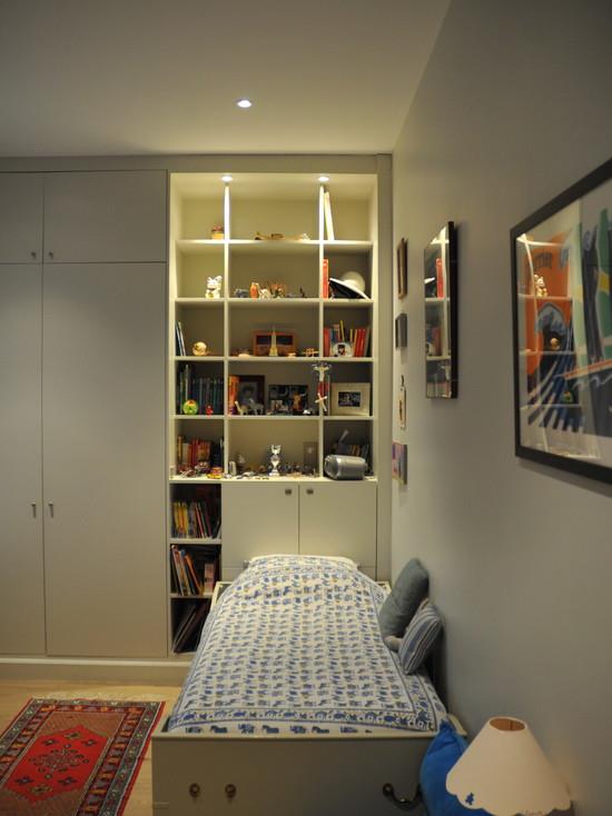 Bibliothèque et placard en tête de lit - Chambre enfant