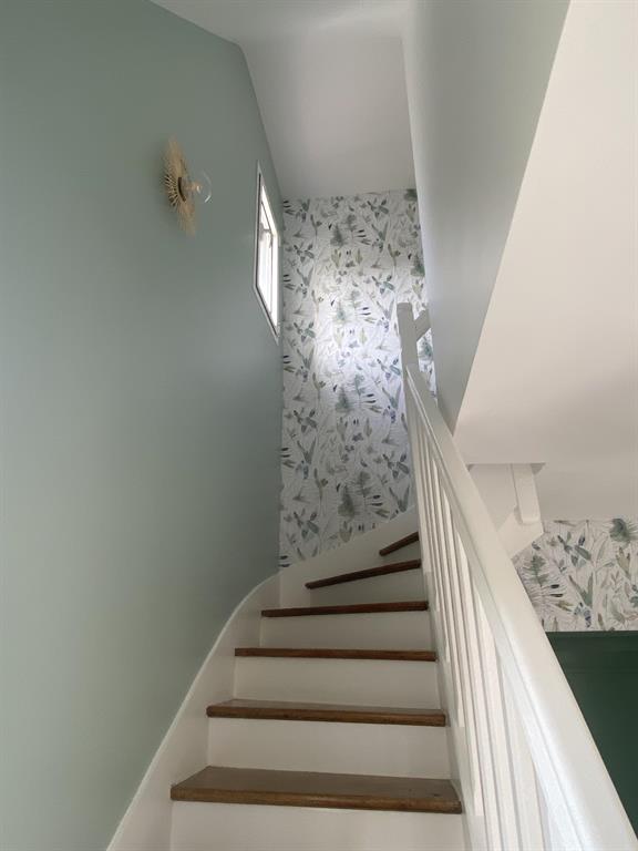 L’escalier qui dessert le 1er étage de la maison