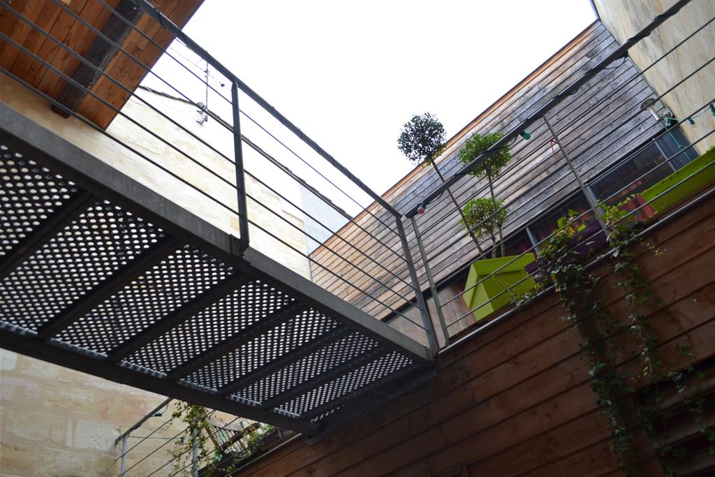 Passerelle au  dessus jardin 