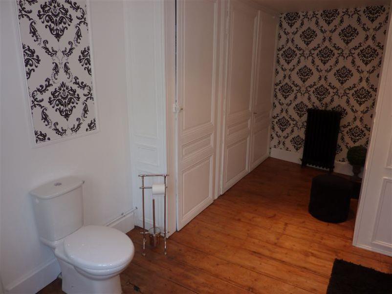 Toilettes baroque chic