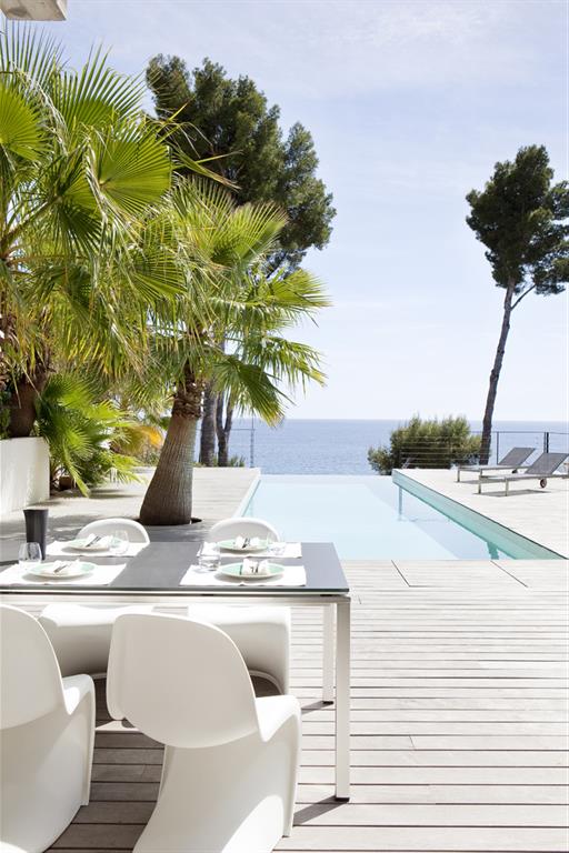 Superbe vue sur la mer et la piscine de la villa