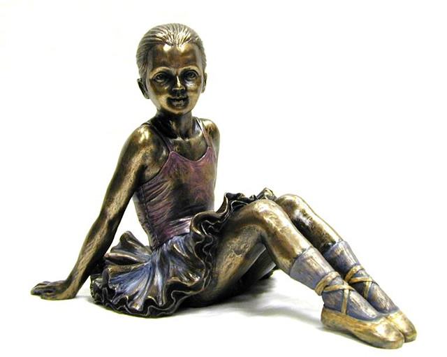 Danseuse deux mains au sol