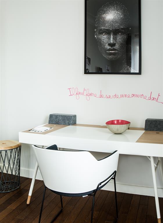 Bureau blanc et bois clair 