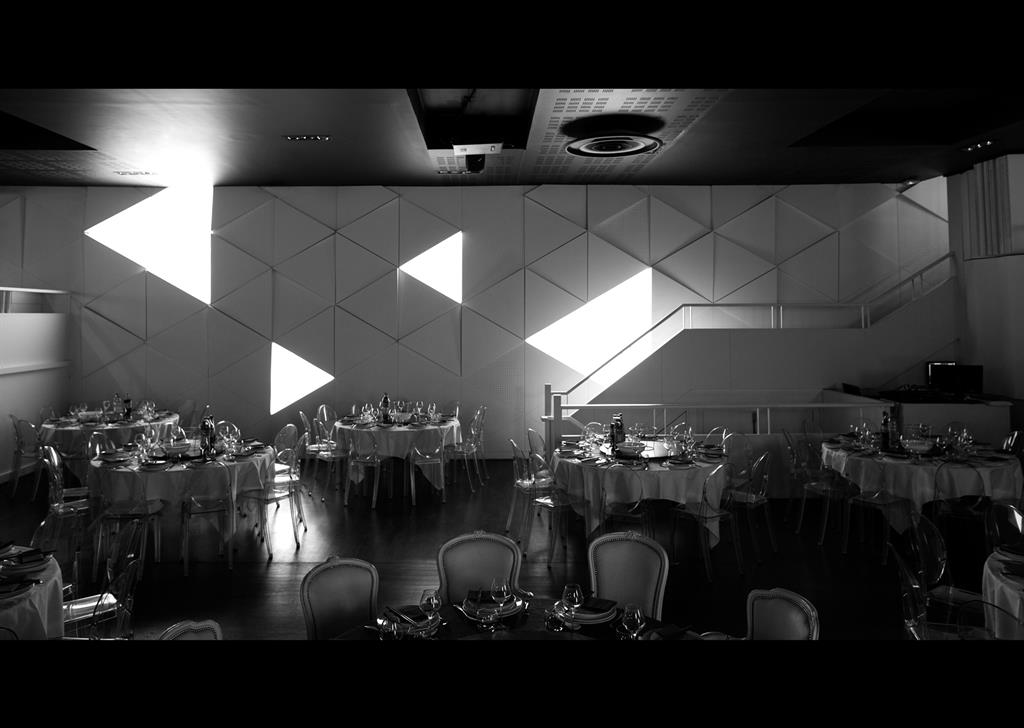 Triangulation luminaire murale