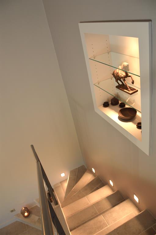 Escalier design niche éclairée