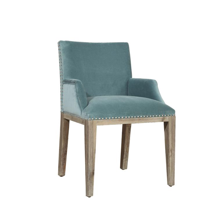 KENZA - Fauteuil de table en velours et en bois clouté bleu arctique