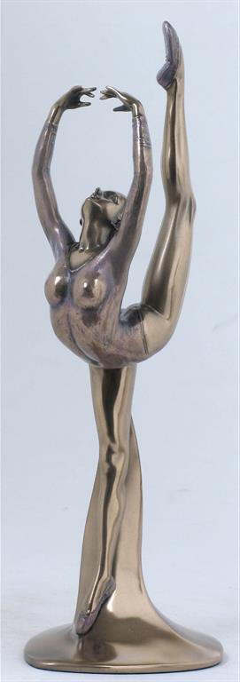 Danseuse grand battement arrière