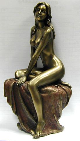 Nu artistique assise jambe