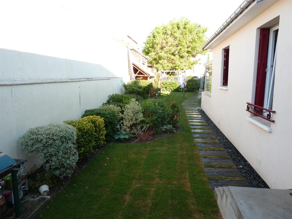 Chemin en dalles d'ardoise