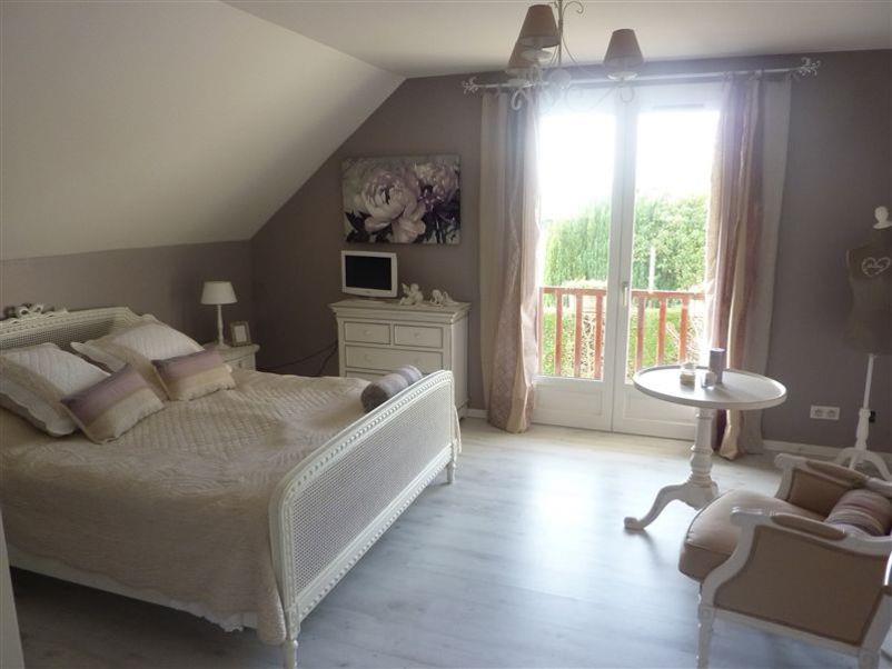 Chambre romantique vieux rose et blanc