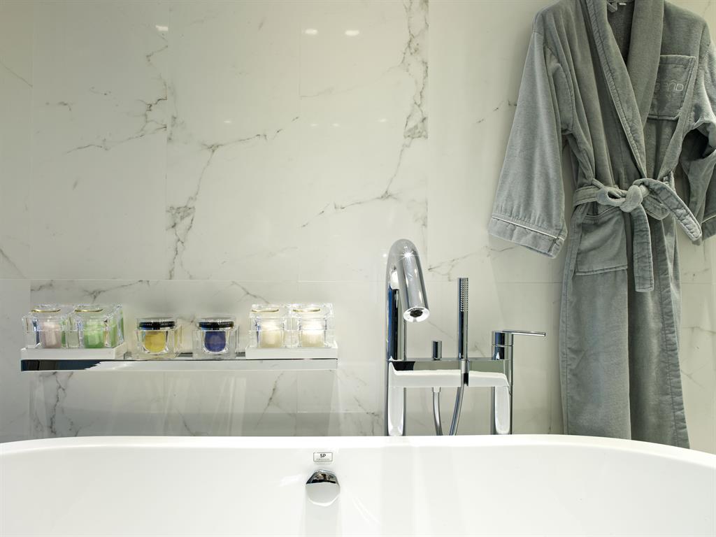 Mur en marbre blanc de Calacatta pour la salle de bain