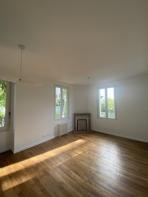 L’ancienne chambre a été ouverte sur le séjour afin