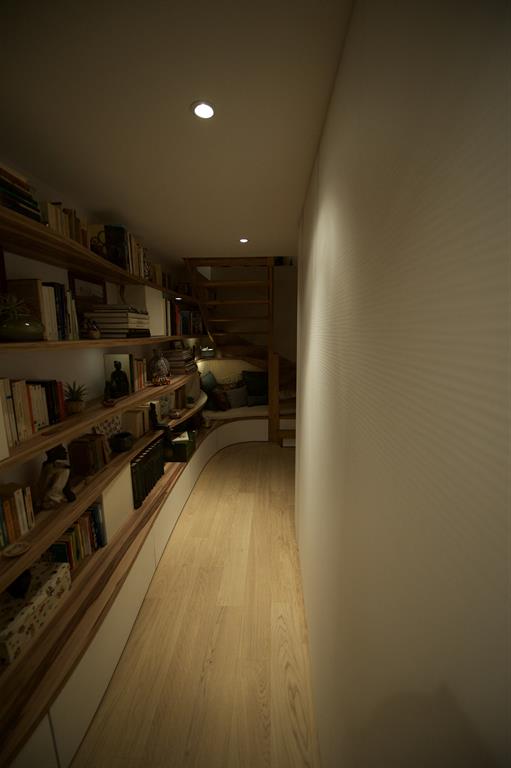 Mur équippé de rangements 