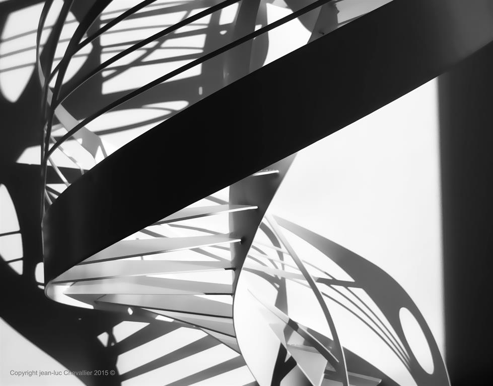  Escalier design hélicoïdal Art Nouveau - domozoom.com