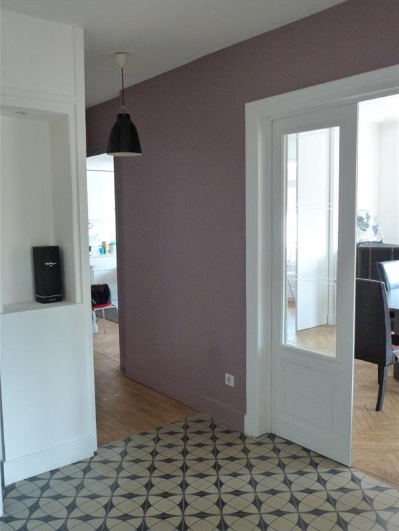 Carrelage ancien, et parquet dans le couloir 
