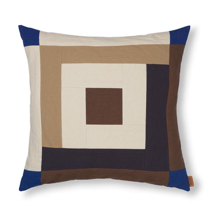 Coussin carré en patchwork marron et bleu 50x50cm Border - Ferm living