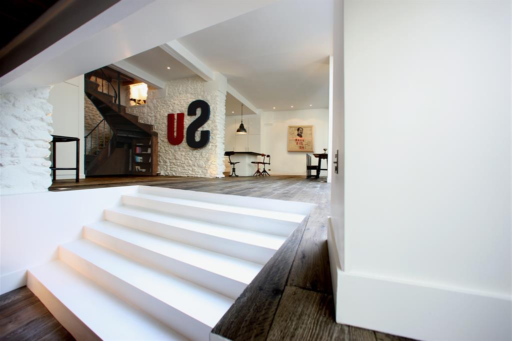 Escalier vers salon 