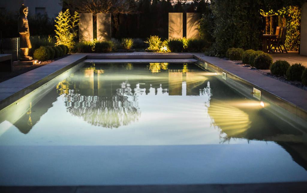 Piscine contemporaine