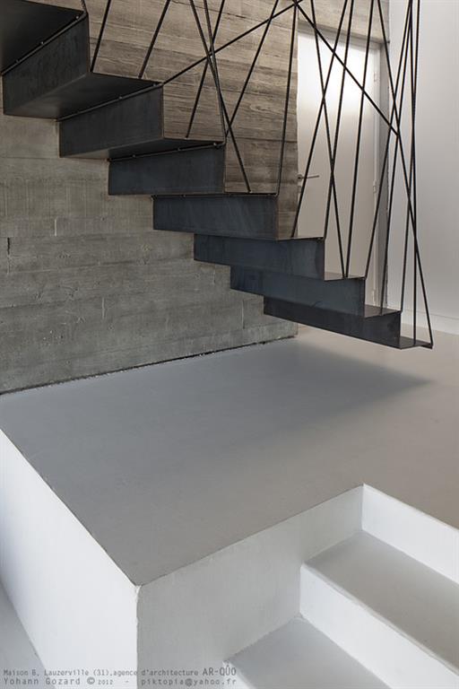 Escalier en tôle d'acier pliée 