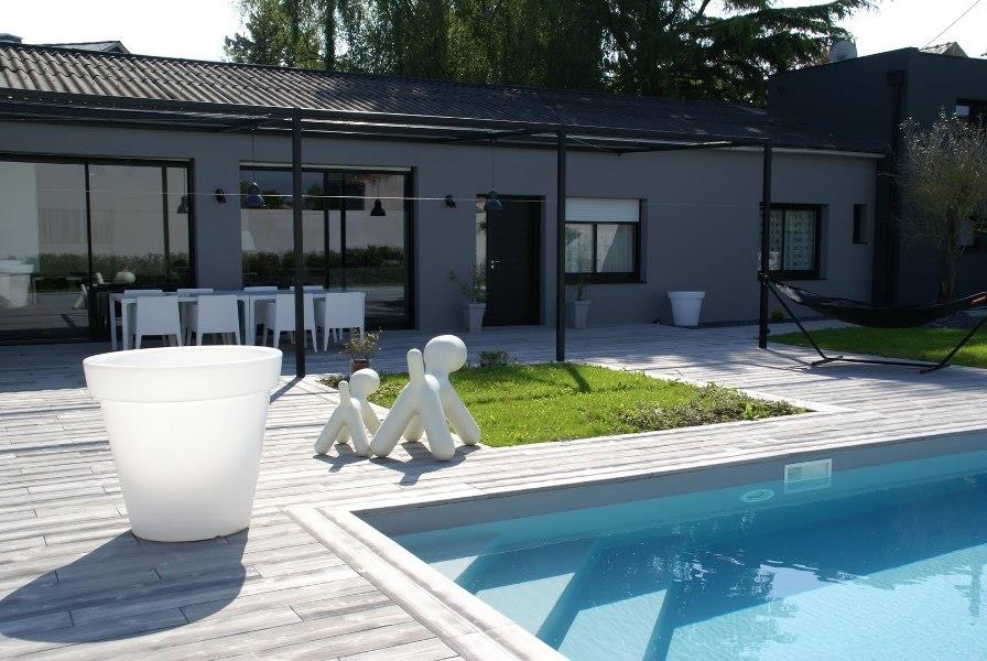 Les lames de terrasse Boibé sont en béton et imitent parfaitement le bois