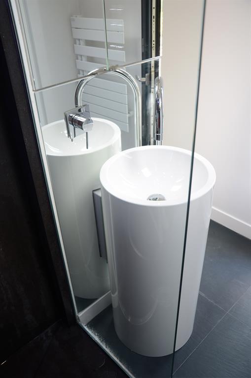 Comme un spa avec ce lavabo colonne