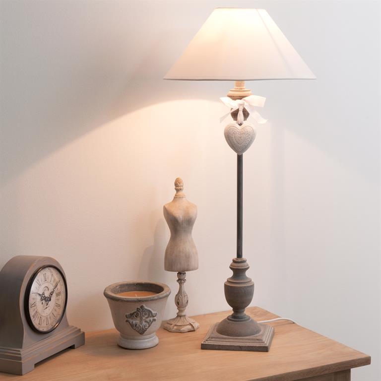 Lampe médaillon c?ur en bois et abat-jour en tissu blanche H 60 cm