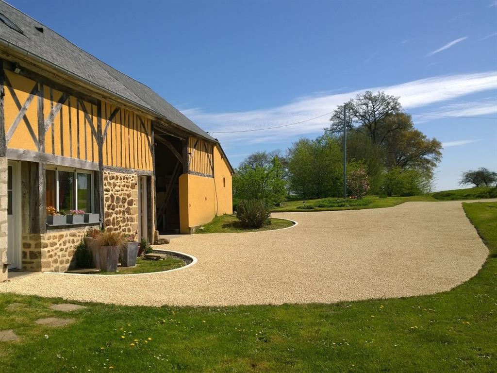 Ferme rénovée avec cour en Gravistar®