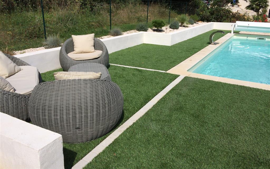 Le DM Green® peu être utilisé pour les abords de piscine