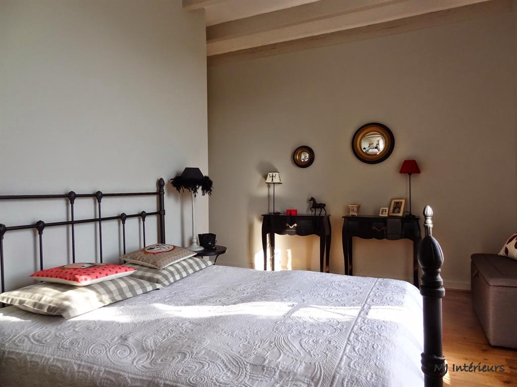Chambre au décor baroque 