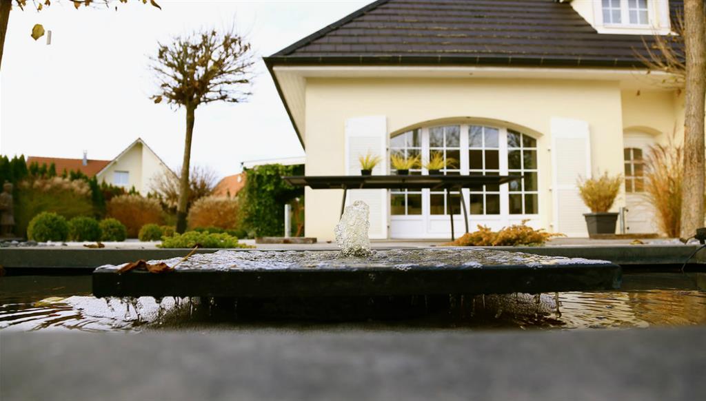 Piscine avec fontaine
