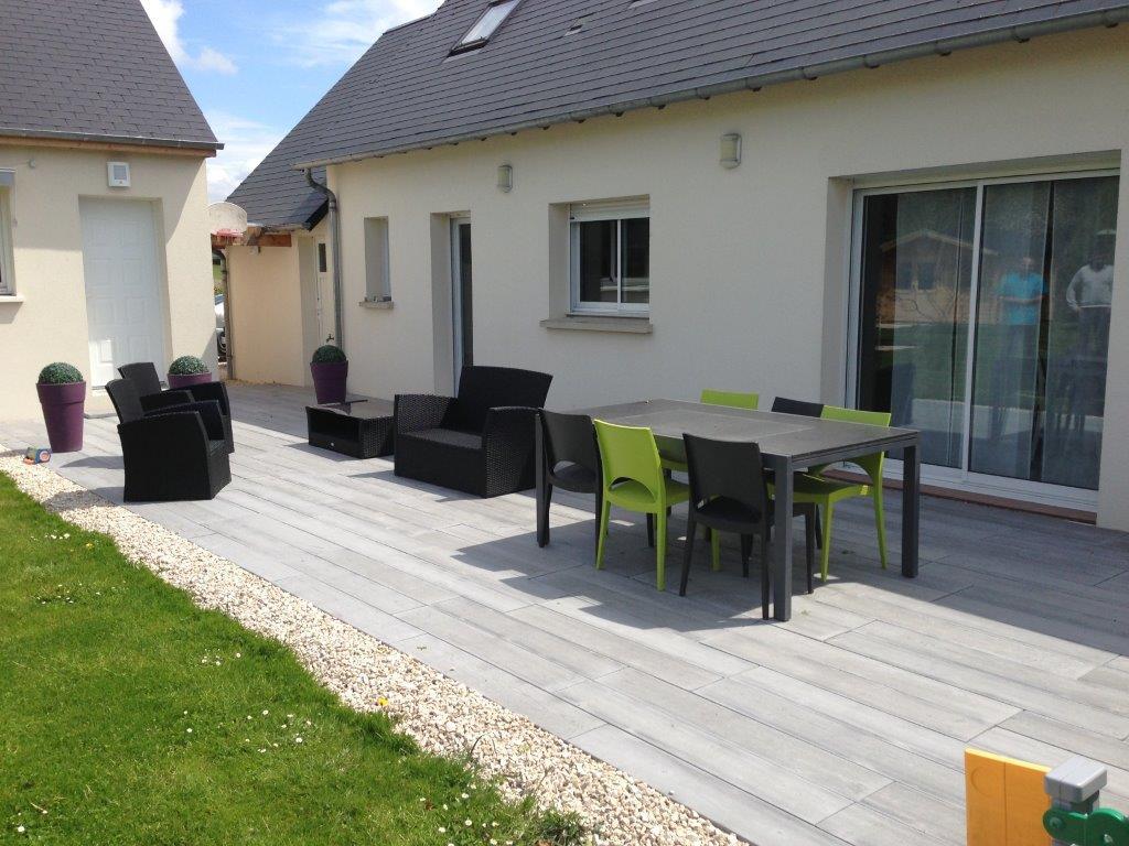 Les lames de terrasse Boibé sont en béton et imitent parfaitement le bois