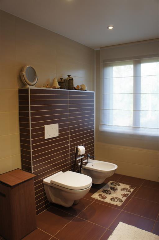 Wc salle de de bain marron et beige