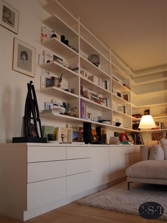 Bibliothèque avec partie basse fermée