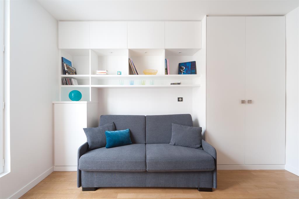 Canapé convertible et bibliothèque sur mesure