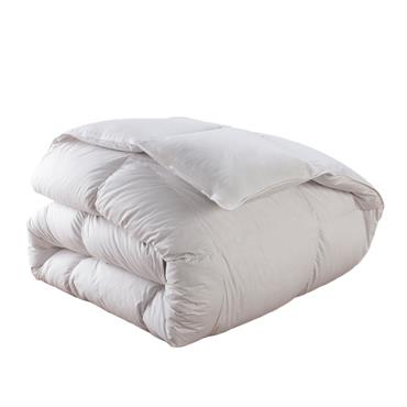 La couette naturelle Thermoduv 70% duvet d'oie neuf traité anti-acariens vous apportera une chaleur confortable et uniforme mais également de la douceur grâce à son enveloppe en percale de coton.Sélectionné ...