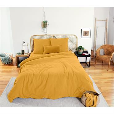 Confectionnée avec un tissu de qualité supérieure en double gaze de coton léger, cette parure vous offre une expérience de sommeil luxueuse tout en apportant une touche de charme et ...