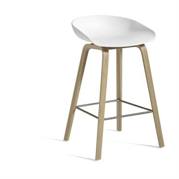 Tabouret de bar blanc en chêne et repose-pieds noir en acier 65