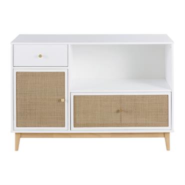 Ajoutez cette commode compatible plan à langer 1 porte 2 tiroirs blanche et cannage en rotin YSEE  à la chambre de bébé. Un design épuré, une touche de naturel ...