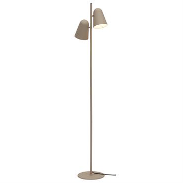 Voici notre lampadaire Salamanca, d'une hauteur de 145 cm. De couleur sable, il ajoute une touche d'élégance terreuse à votre espace. Doté de deux abat-jour réglables de 16x12 cm chacun, ...