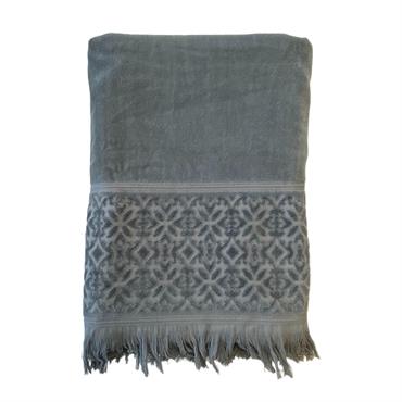 Cette serviette de plage en éponge velours 100% coton est l'accessoire déco indispensable pour votre salle de bain et peut vous accompagner également dans toutes vos sorties à la piscine ...