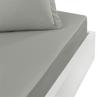 Protéger son matelas tout en douceur ? C'est possible avec ce drap housse en percale tissé 80 fils/cm² avec un grand bonnet de 40 cm pour matelas épais. Doté du ...