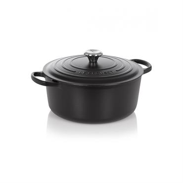 Cette jolie cocotte en fonte émaillée de couleur cerise sera votre indispensable. Son couvercle muni d'une poignée en inox est résistant à la chaleur, son entretien est facile grâce à ...