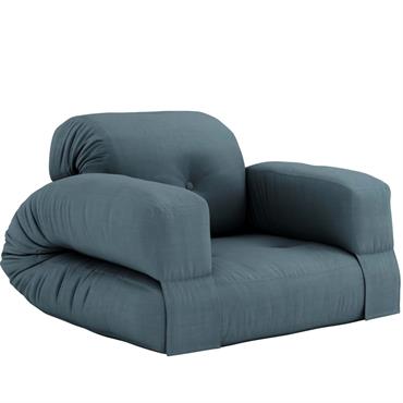 Matelas futon 2 en 1 avec fonction fauteuil, pour un couchage 90x190 cm. En seulement 3 étapes faciles : dé-scratchez simplement la partie dossier, ainsi que les bras, dépliez le ...